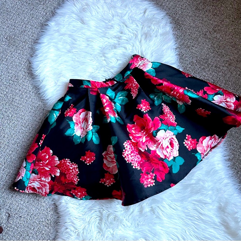 B Darlin Black Floral Satin Mini Skirt Size 1/2